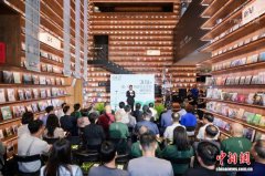 作家小昌获首届广西青年文学